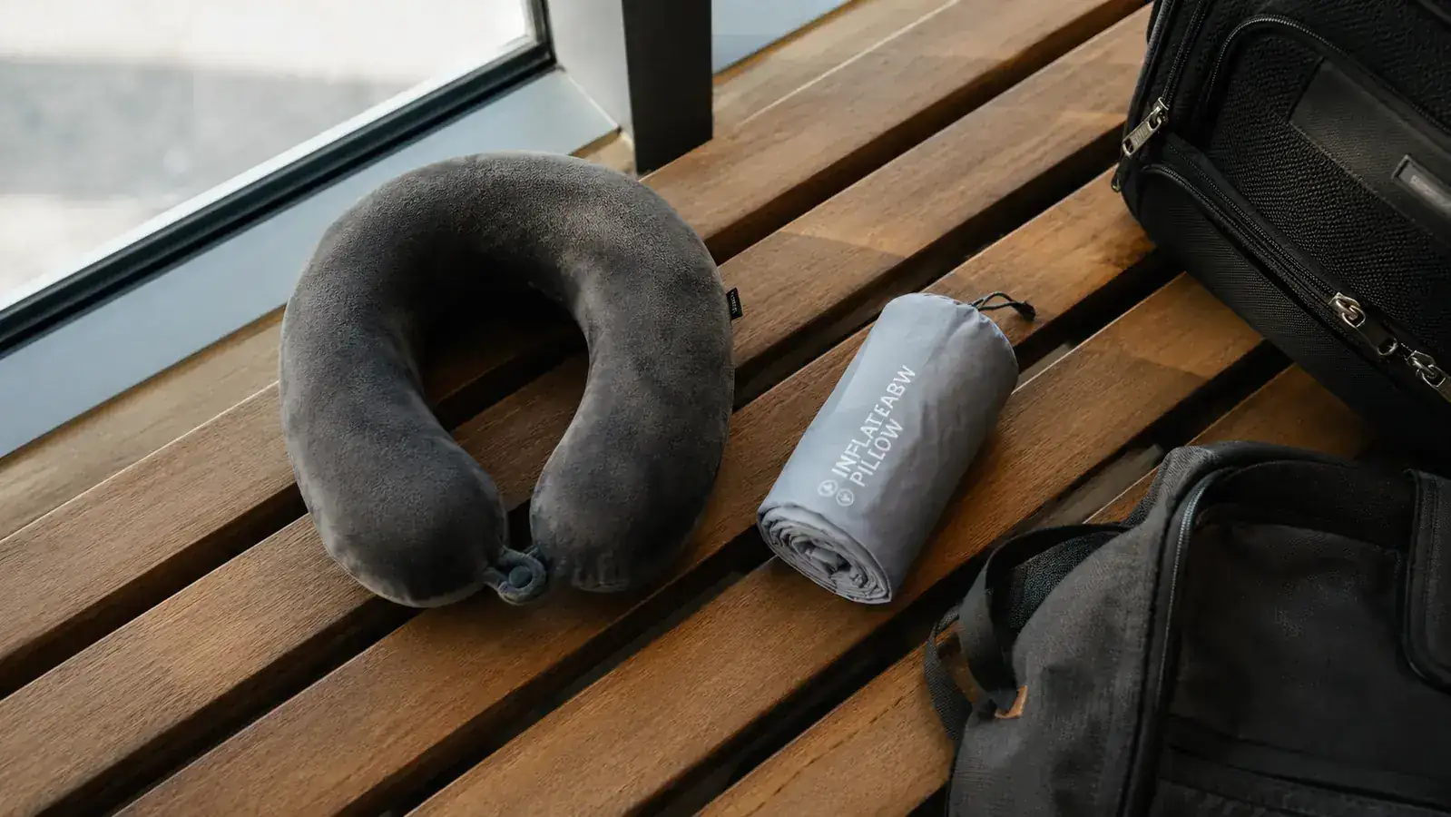 Travel Neck Pillow vs Inflatable Pillow: Which Actually Helps You Sleep